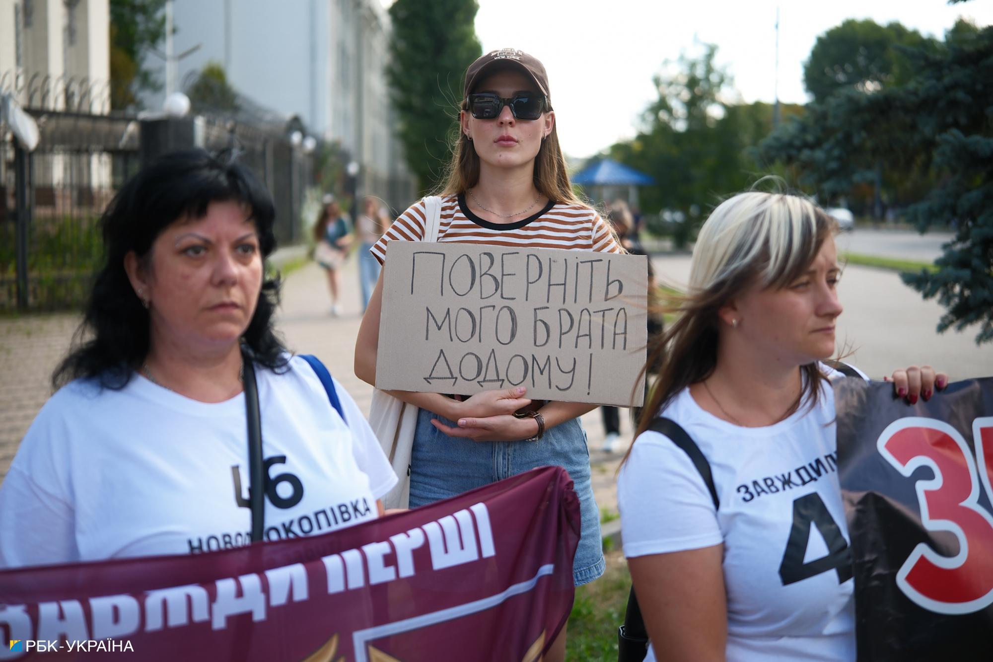 &quot;Если будем молчать, нам вернут замученные тела&quot;. Как родственники пленных добиваются освобождения близких